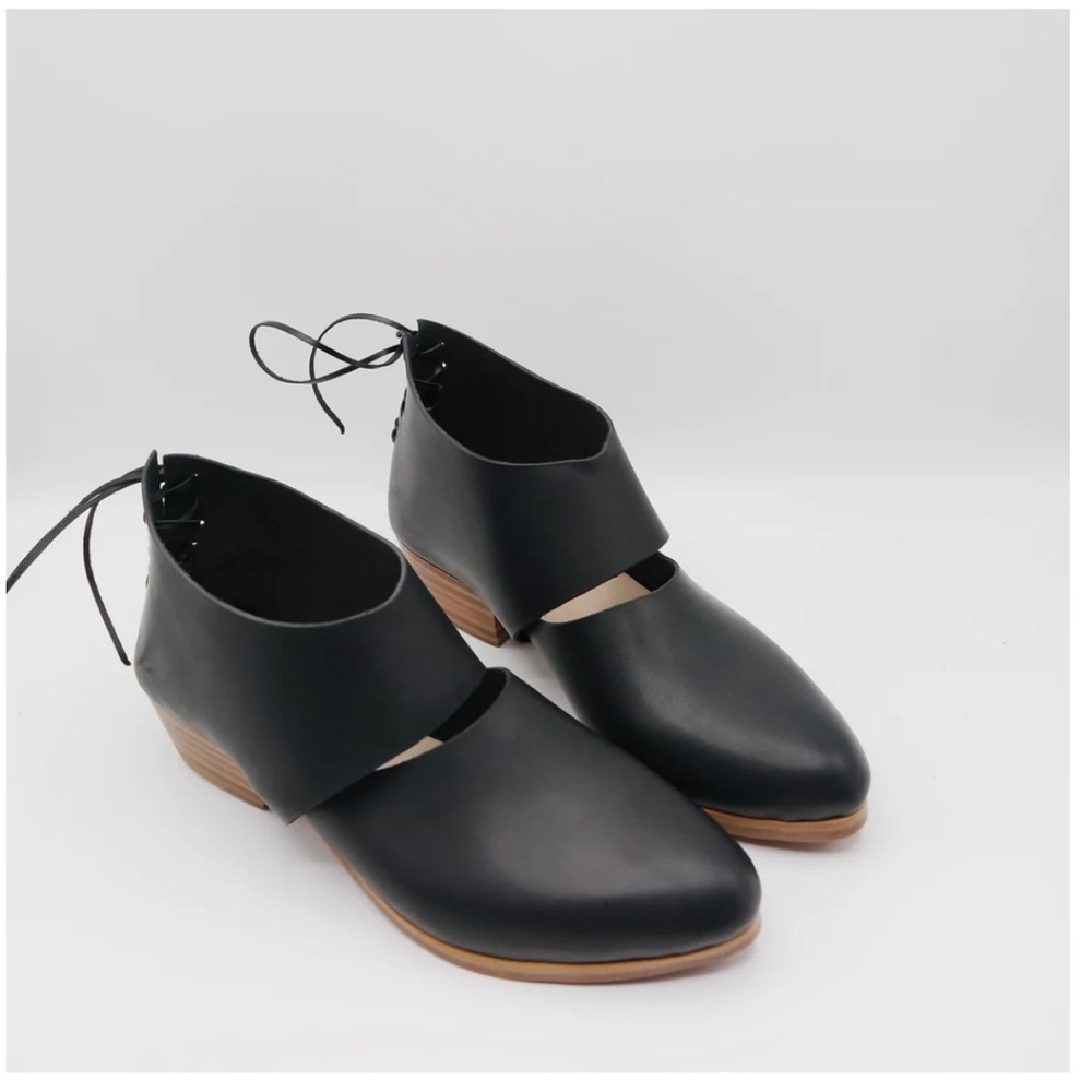 SEVILLA SMITH The Rakia Cutout Boot